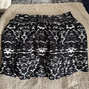 Black and White Patterned Pleated Skirt